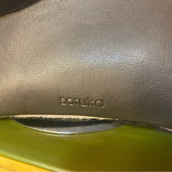 Soruka handcrafted recycled leather crossbody bag - Picture 3 of 10